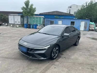 Hyundai Elantra · 2025 год
