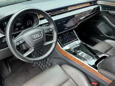 Audi A8 2019, 50000 км, за 278000 CNY