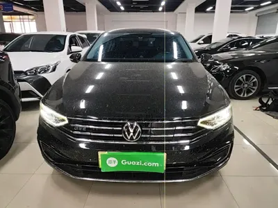 Volkswagen 迈腾 PHEV 2023, 33300 км, за 107100 CNY