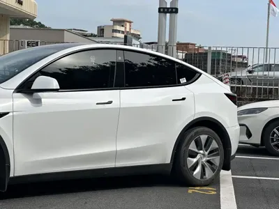 Tesla Model Y 2022, 78000 км, за 162000 CNY