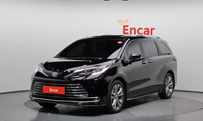Toyota Sienna · 2025 год
