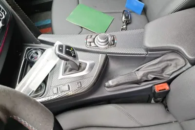 BMW 3 Series 2017, 139700 км, за 88909.86 CNY - фото 11