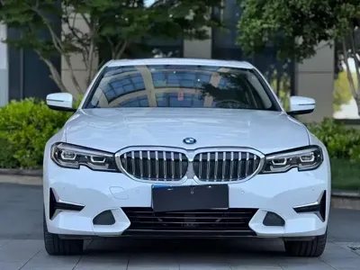 BMW 3 Series 2020, 53000 км, за 104500 CNY - фото 2