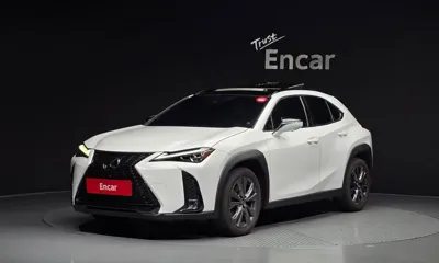 Lexus UX · 2024 год