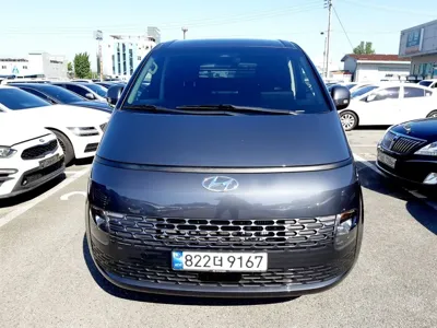 Hyundai Staria 2023, 70000 км, за 15919.25 USD
