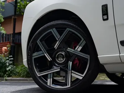 Rolls-Royce Cullinan 2026, 4000 км, за 8390000 CNY