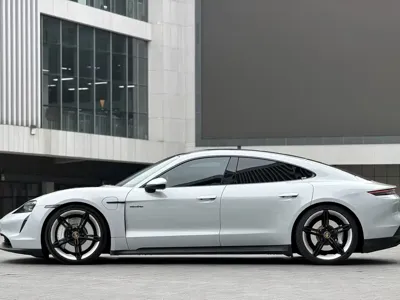 Porsche Taycan 2021, 59000 км, за 388800 CNY