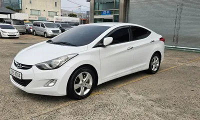 Hyundai Avante · 2012 год