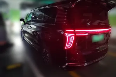Hongqi HQ9 PHEV 2024, 56100 км, за 222921.13 CNY