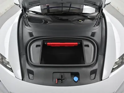 Porsche Taycan 2025, 8730 км, за 225000000 KRW - фото 6
