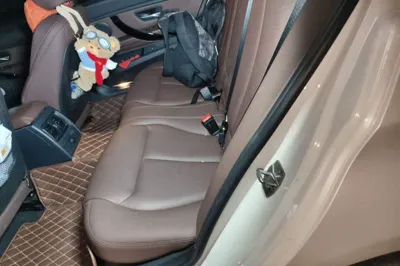 BMW 3 Series 2019, 91400 км, за 87693.8 CNY - фото 17