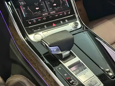 Audi A8 2018, 100000 км, за 298800 CNY - фото 9