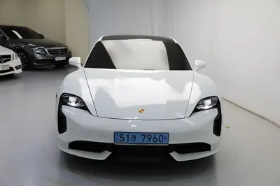 Porsche Taycan 2021, 78950 км, за 111000000 KRW