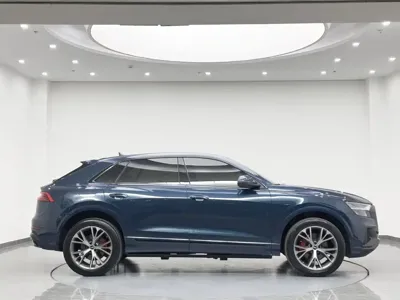 Audi Q8 2022, 70000 км, за 355000 CNY