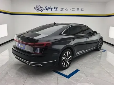 Volkswagen Passat 2023, 55100 км, за 112800 CNY