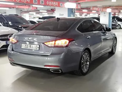 Hyundai Genesis 2015, 117840 км, за 9000000 KRW