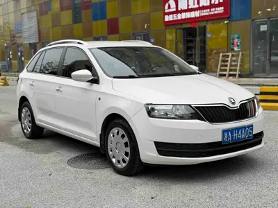 Skoda Rapid Spaceback 2016, 80000 км, за 22799 CNY - фото 3