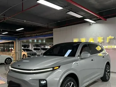 Li Auto Li L7 · 2023 год