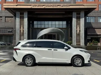 Toyota Sienna 2022, 80000 км, за 189800 CNY - фото 20
