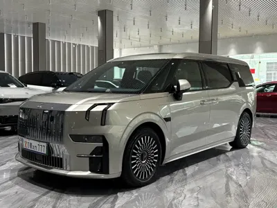 Zeekr 009 · 2023 год