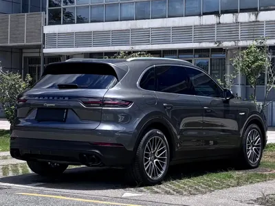 Porsche Cayenne Hybrid 2022, 80000 км, за 388800 CNY - фото 9