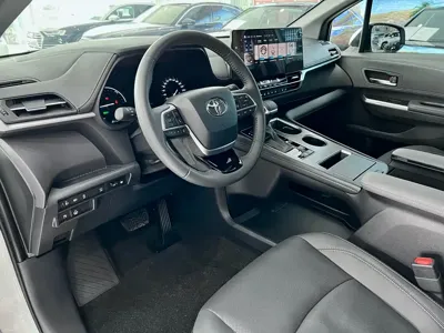 Toyota Sienna 2025, 10000 км, за 280300 CNY - фото 7
