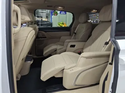 Buick GL8 Hybrid 2025, 6000 км, за 246800 CNY - фото 6