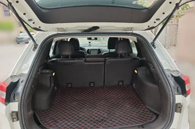 Jeep Cherokee 2017, 132000 км, за 53656.37 CNY - фото 17