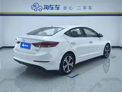 Hyundai Elantra 2018, 64000 км, за 37900 CNY
