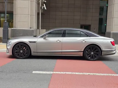 Bentley Flying Spur 2026, 3000 км, за 440000000 KRW - фото 3