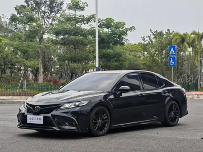 Toyota Camry · 2023 год
