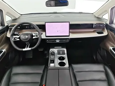 GAC Motor Trumpchi E8 2025, 27900 км, за 139800 CNY - фото 12