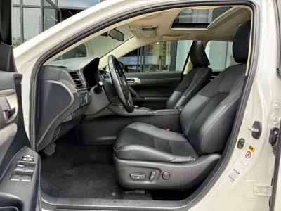 Lexus CT 2018, 40000 км, за 106800 CNY - фото 7