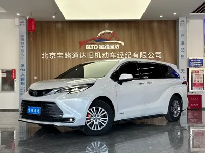 Toyota Sienna · 2022 год