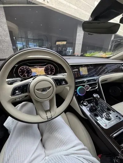 Bentley Flying Spur 2021, 9000 км, за 240660000 KRW - фото 9
