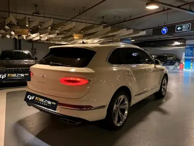 Bentley Bentayga 2024, 11000 км, за 2260000 CNY
