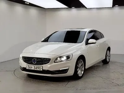 Volvo S60 · 2015 год