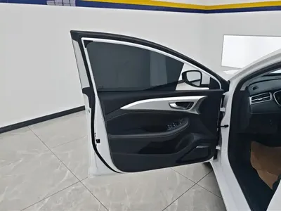 Roewe i6 MAX New Energy 2026, 5300 км, за 64800 CNY - фото 7