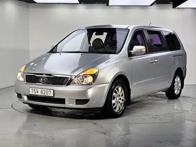 Kia Canival · 2012 год