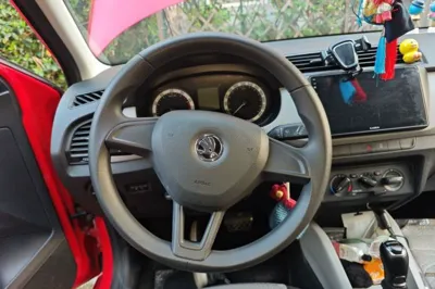 Skoda Fabia 2017, 96000 км, за 29528.09 CNY - фото 11