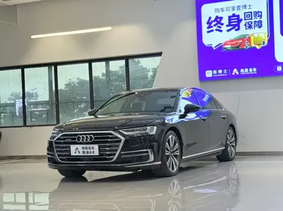 Audi A8 · 2018 год