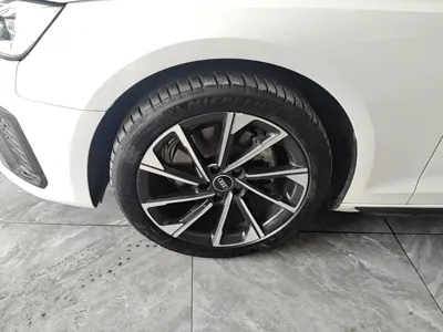 Audi A4L 2023, 76800 км, за 134200 CNY - фото 23