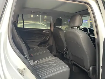 Volkswagen Tiguan L 2023, 10000 км, за 109800 CNY - фото 10