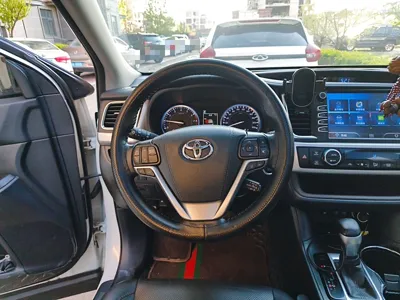 Toyota Highlander 2018, 104400 км, за 125519.27 CNY - фото 11