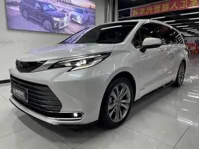 Toyota Sienna · 2023 год