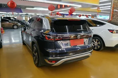 Volkswagen ID.6 Crozz 2022, 64000 км, за 142662.18 CNY