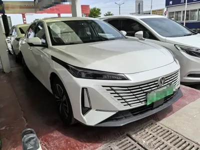 Changan 逸动PHEV 2026, 100 км, за 75800 CNY