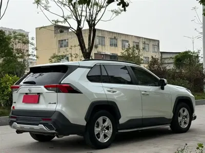 Toyota RAV4 2021, 30000 км, за 105800 CNY