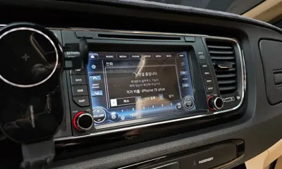Kia Canival 2017, 129825 км, за 10700000 KRW - фото 16