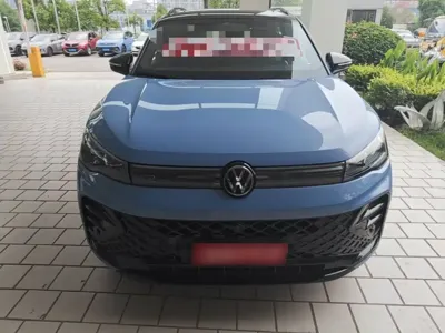 Volkswagen Tiguan L 2024, 2800 км, за 211100 CNY